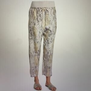 Foundrae Abstract Gray Print w/Gold Accents